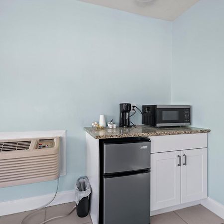 Partial Ocean View Hotel Room- King Bed #1 Fort Pierce Esterno foto
