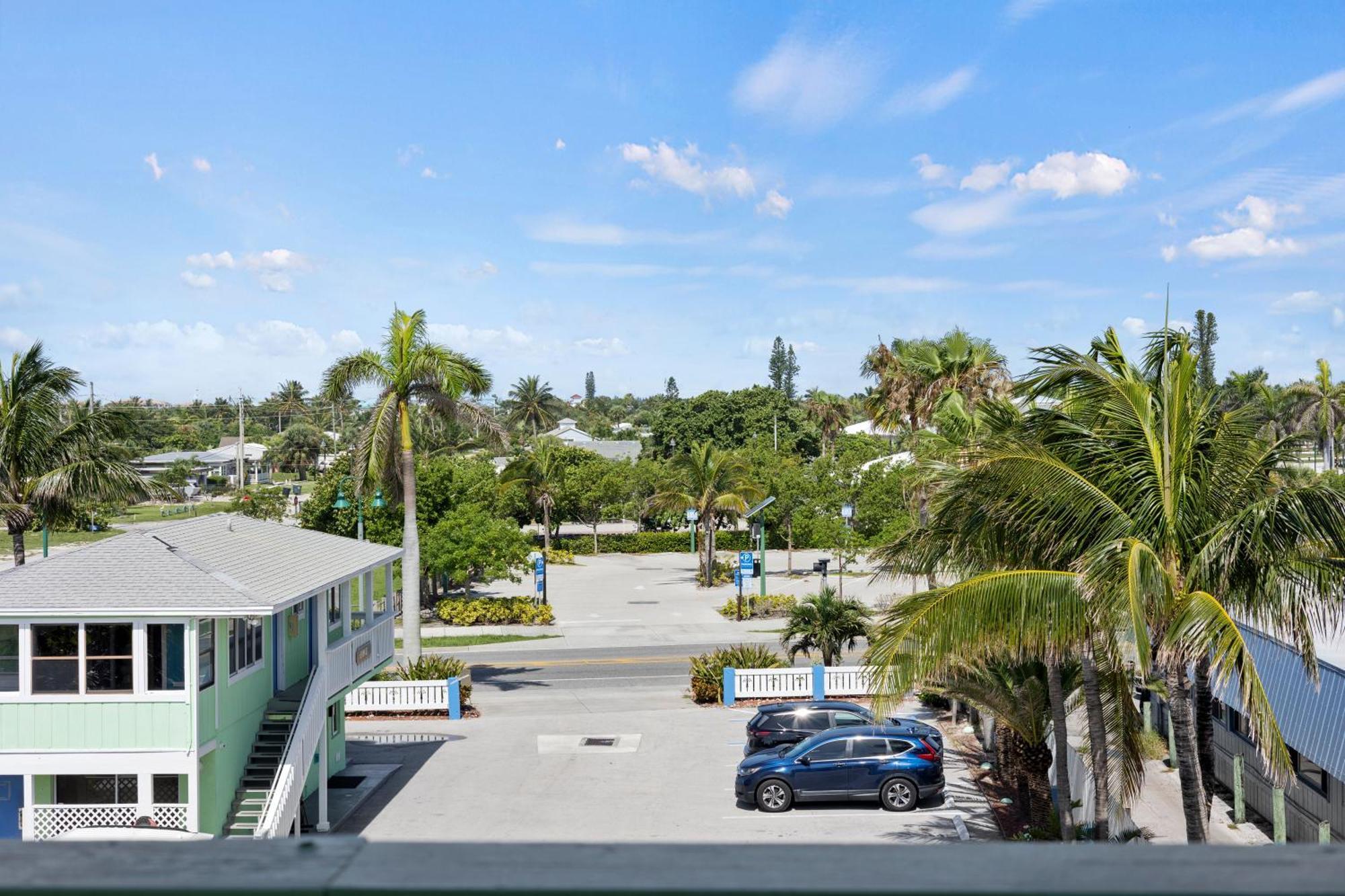 Partial Ocean View Hotel Room- King Bed #1 Fort Pierce Esterno foto
