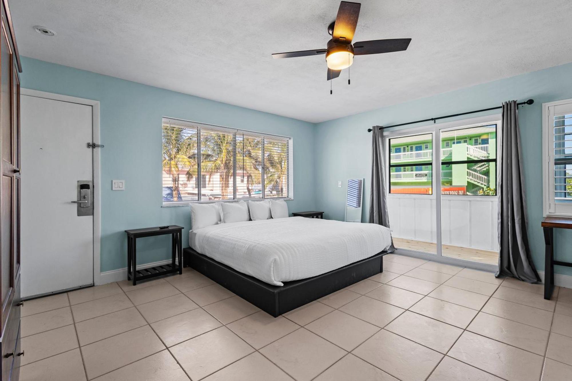 Partial Ocean View Hotel Room- King Bed #1 Fort Pierce Esterno foto